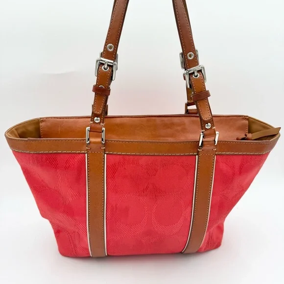 SOLD Coach Gallery Tote Bag - Picture 3 of 8